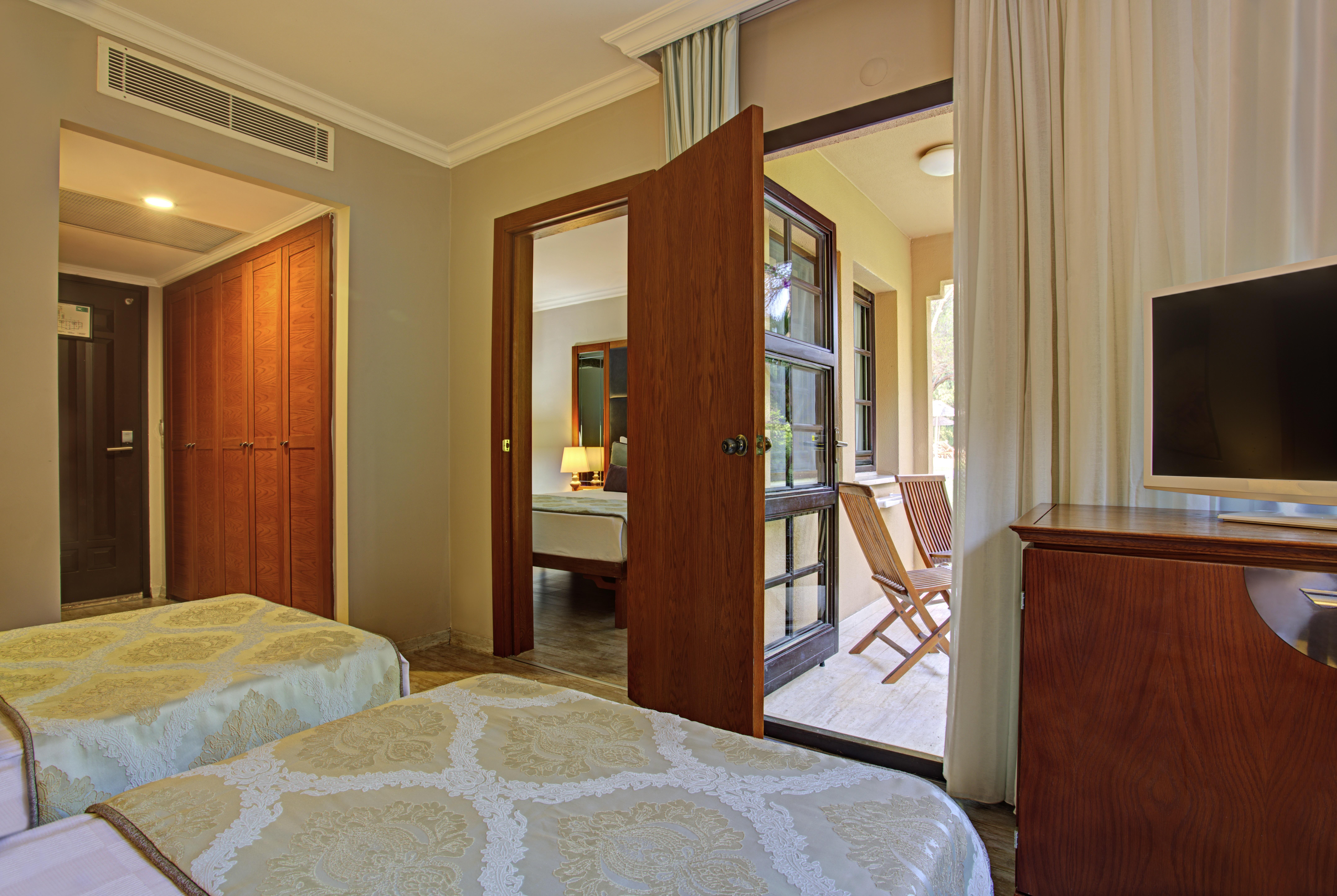 Asteria Family Resort Belek Antalya Ngoại thất bức ảnh A room at the hotel