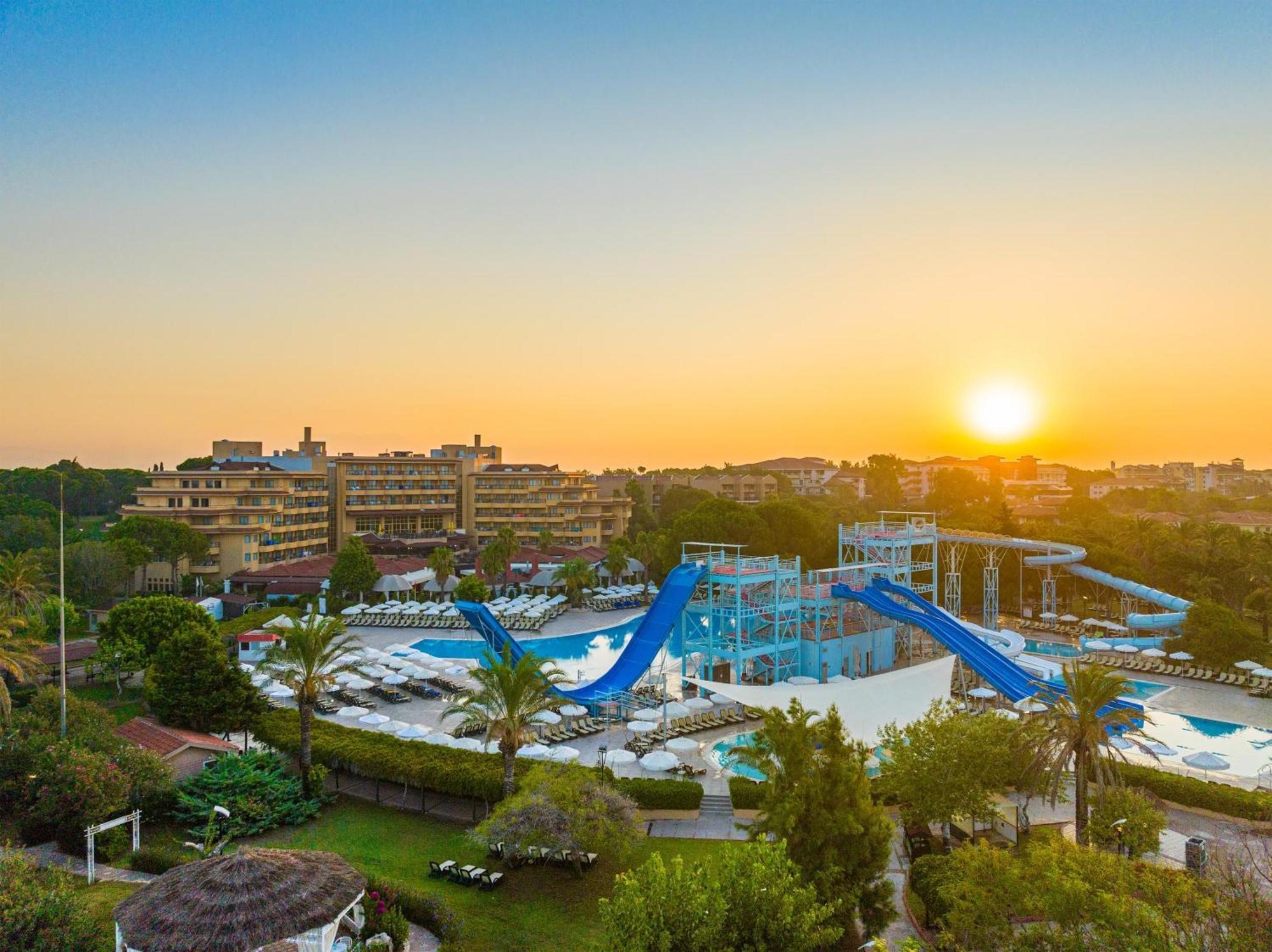 Asteria Family Resort Belek Antalya Ngoại thất bức ảnh Sunset at the water park