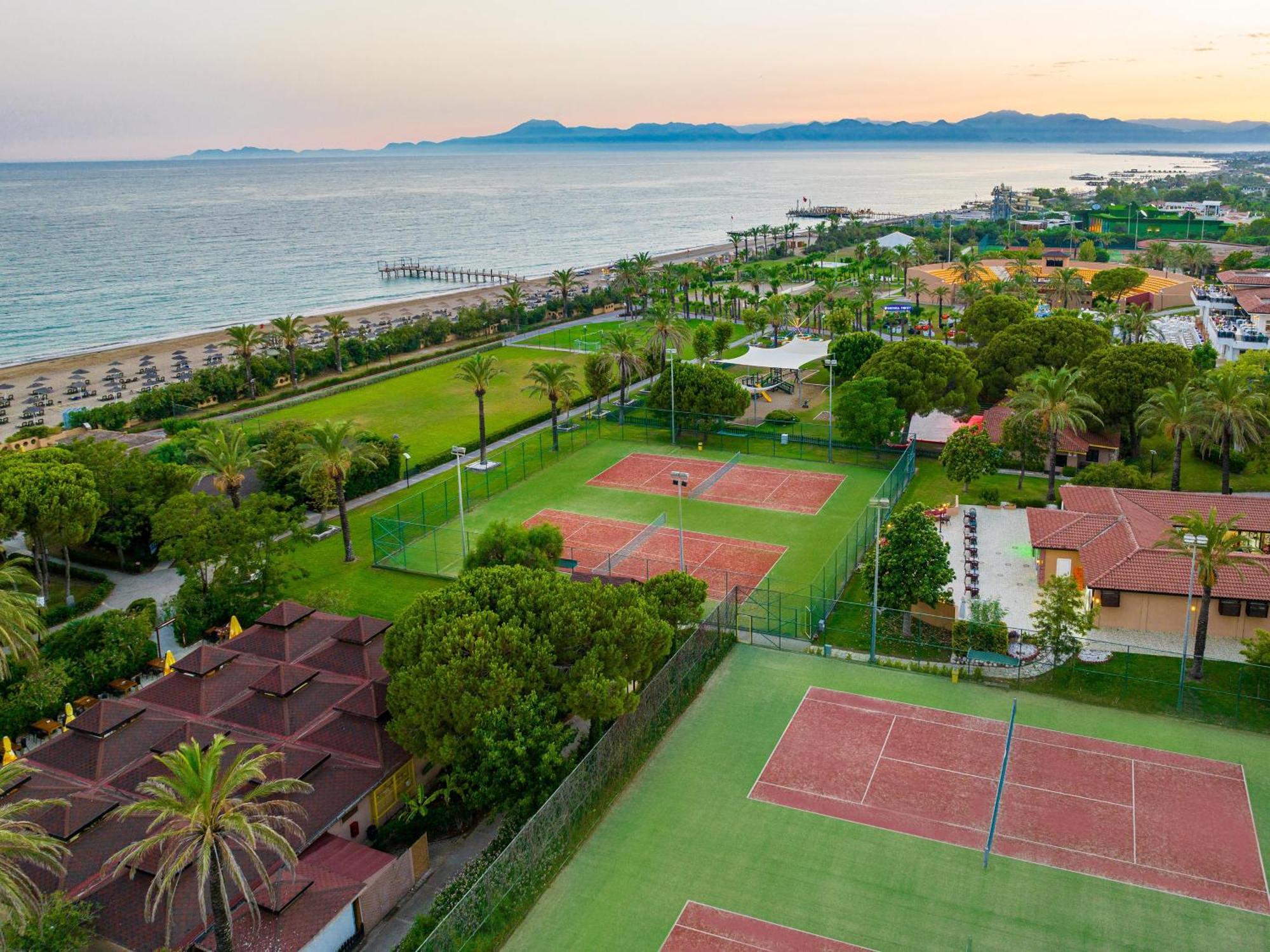 Asteria Family Resort Belek Antalya Ngoại thất bức ảnh Tennis courts at the resort