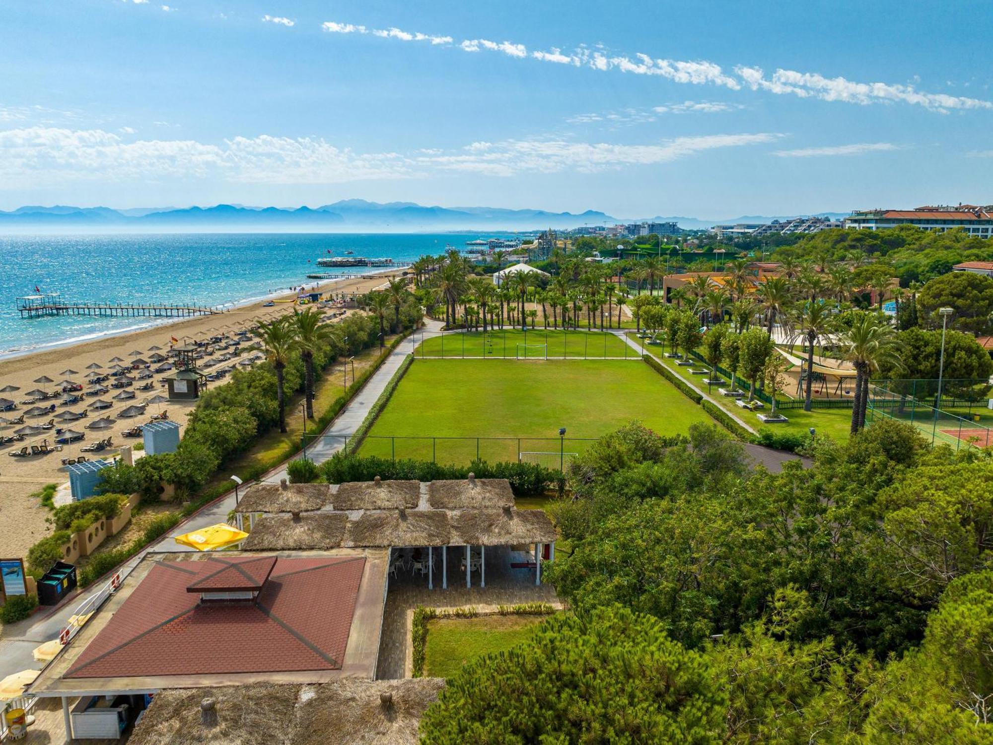 Asteria Family Resort Belek Antalya Ngoại thất bức ảnh The club's training ground