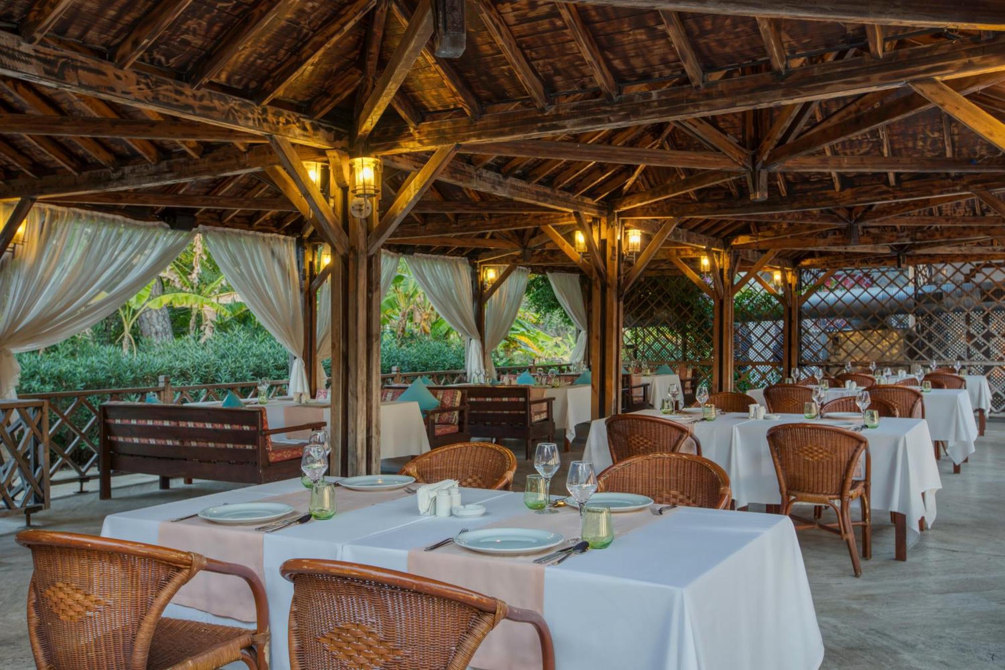 Asteria Family Resort Belek Antalya Ngoại thất bức ảnh Restaurant in the hotel