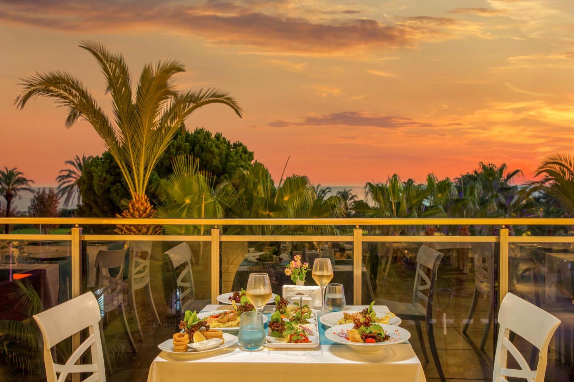 Asteria Family Resort Belek Antalya Ngoại thất bức ảnh Sunset at the hotel